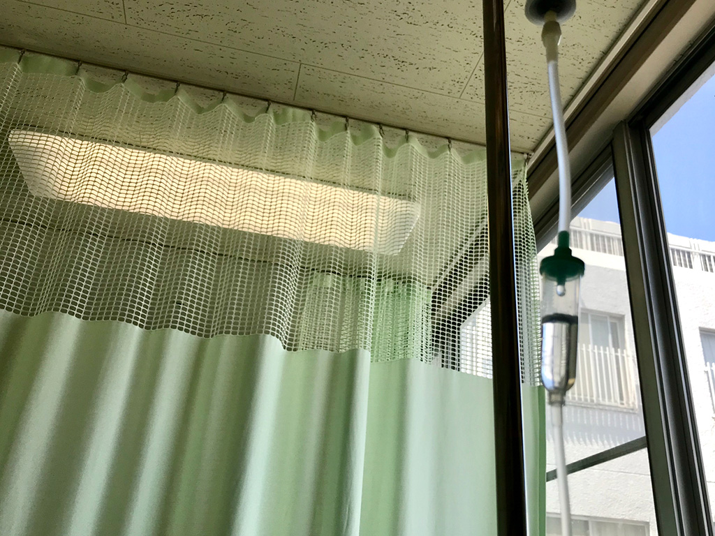 病室のカーテン